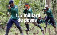 Photo de plusieurs homes armés, du NPA. Le texte '1,5 milliard de pesos' est écrit au milieu.'